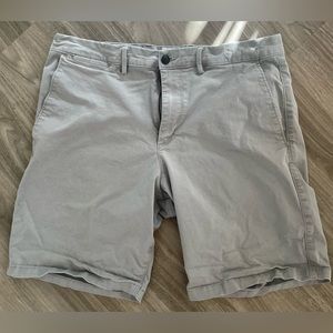 🌺 3 for $20! Gap gray khaki shorts size 36